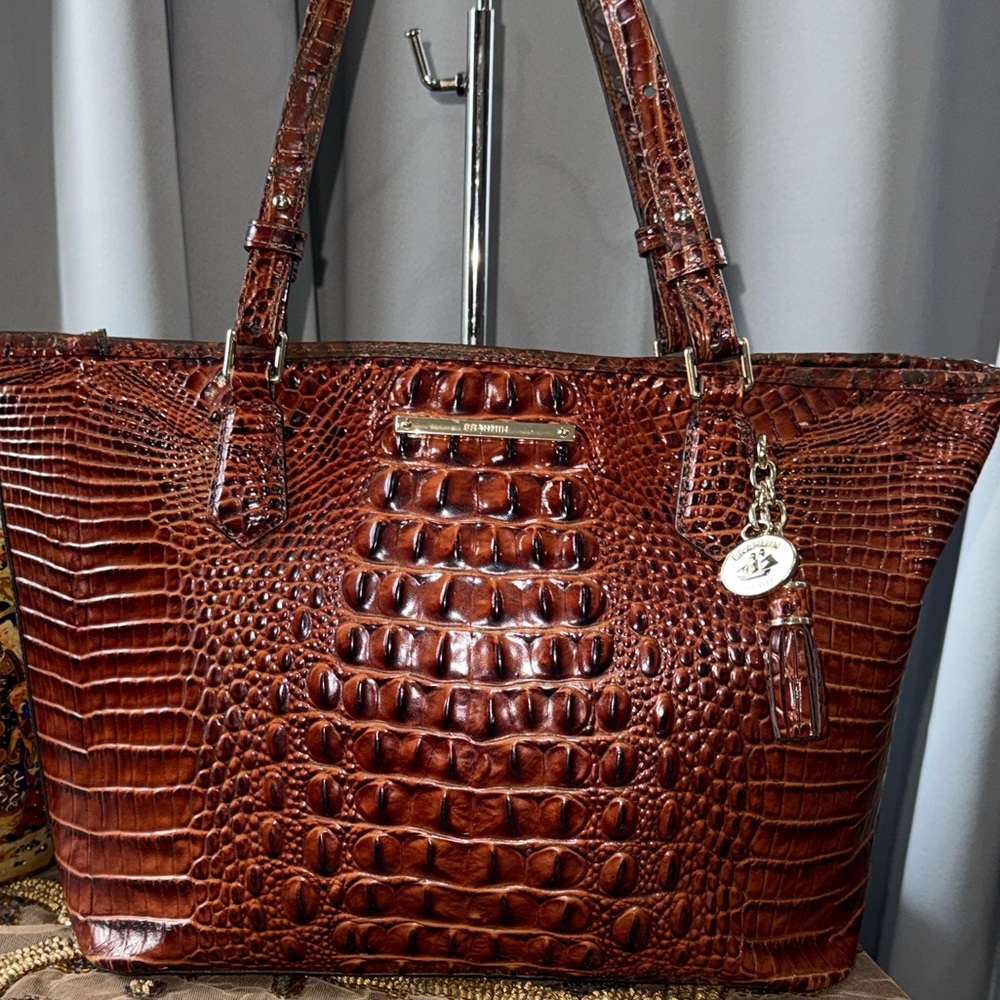 💥 Brahmin Brown Croc-Embossed Leather Tote with Charm EUC